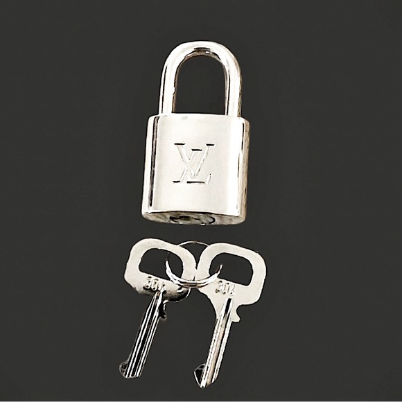 LV Lock Key 304 LOUIS VUITTON Palladium Lock & Key # 304 Silver RARE Authentic - Picture 1 of 16